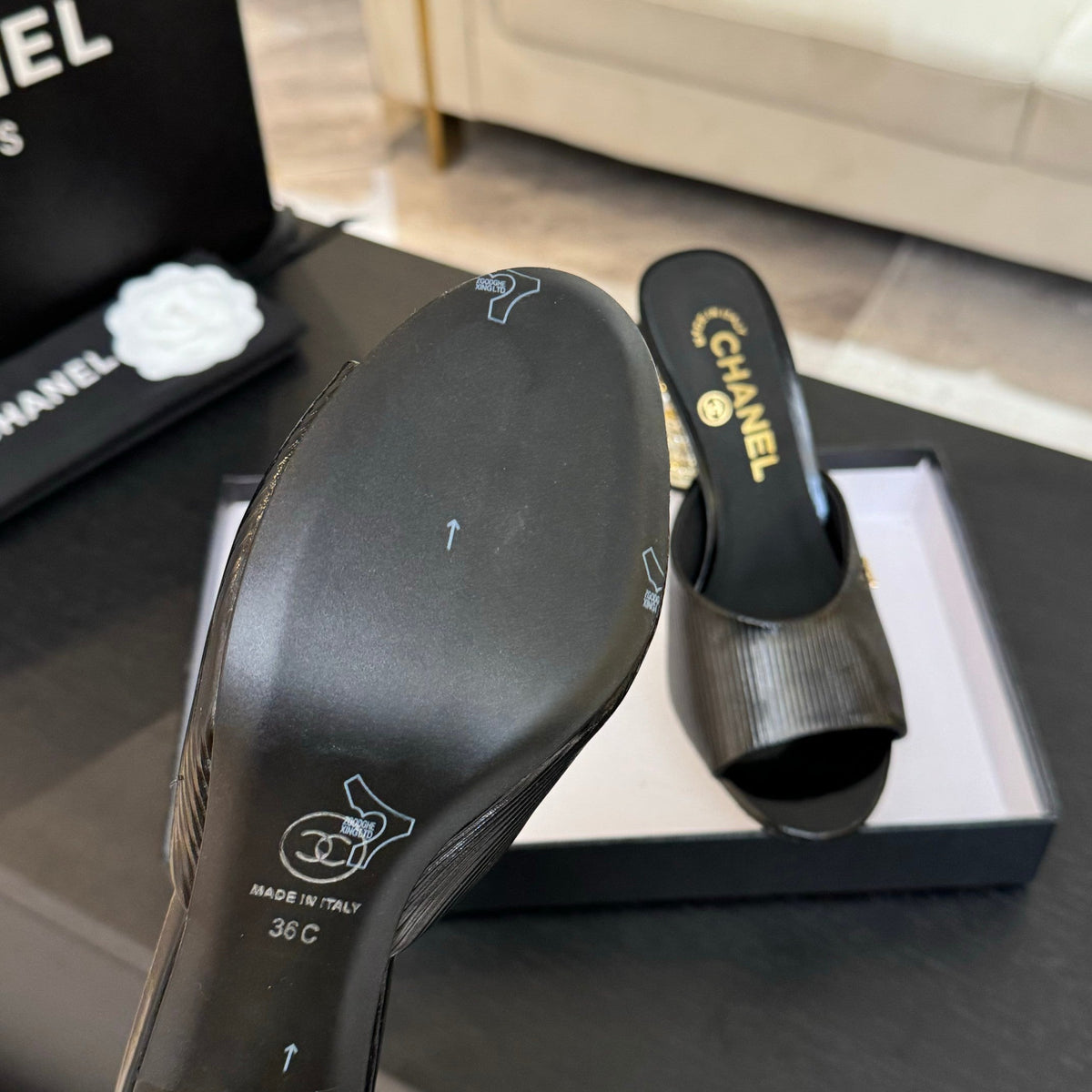 T-STRAP PEARL HEEL 85 MM SANDALS IN BLACK LAMBSKIN MULE