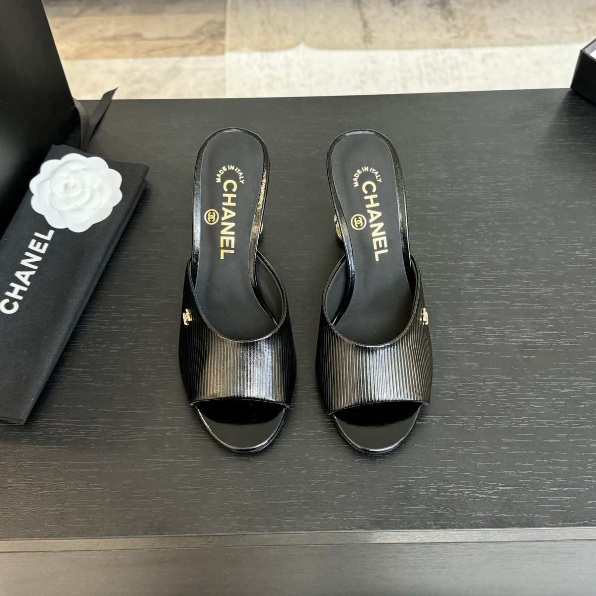 T-STRAP PEARL HEEL 85 MM SANDALS IN BLACK LAMBSKIN MULE
