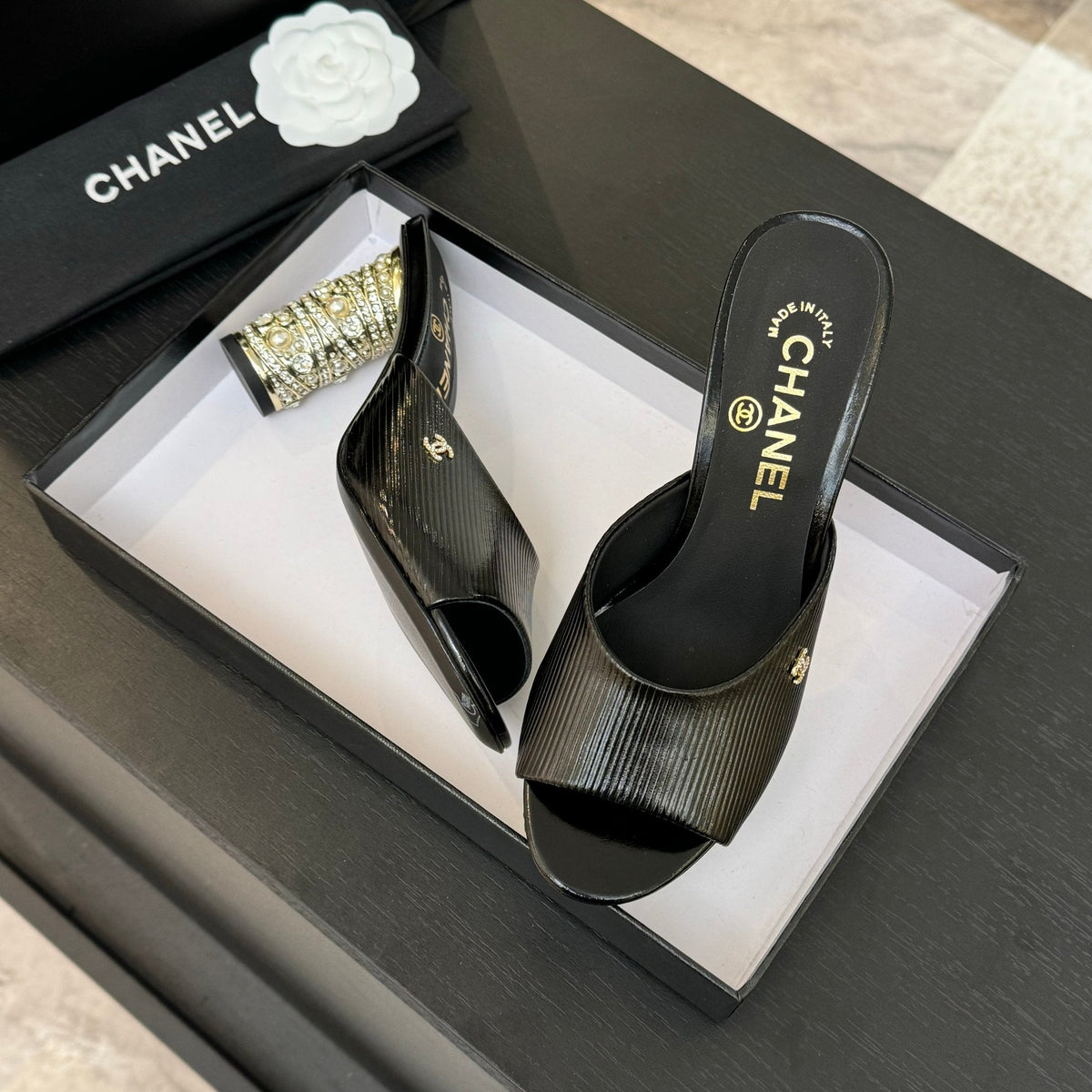 T-STRAP PEARL HEEL 85 MM SANDALS IN BLACK LAMBSKIN MULE