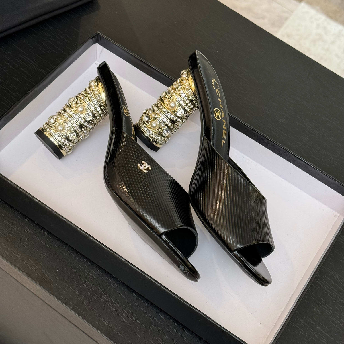 T-STRAP PEARL HEEL 85 MM SANDALS IN BLACK LAMBSKIN MULE