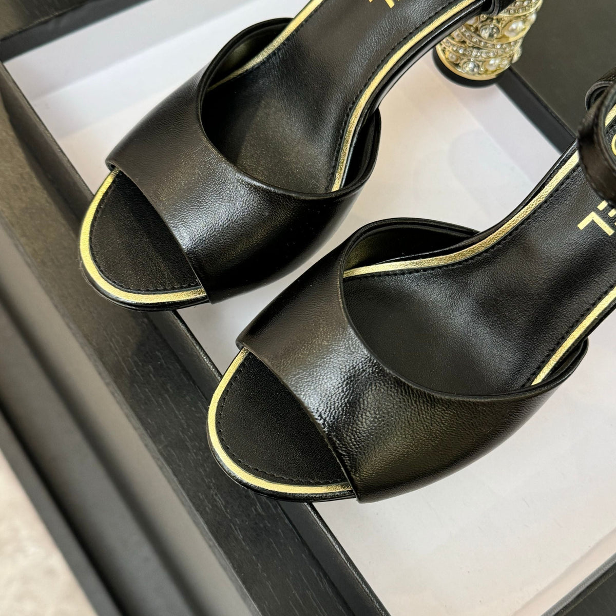 T-STRAP PEARL HEEL 85 MM SANDALS IN BLACK LAMBSKIN