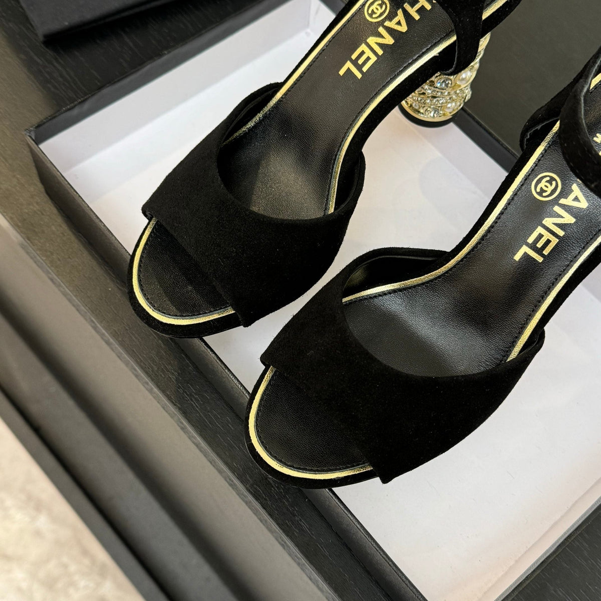 T-STRAP PEARL HEEL 85 MM SANDALS IN BLACK SUEDE