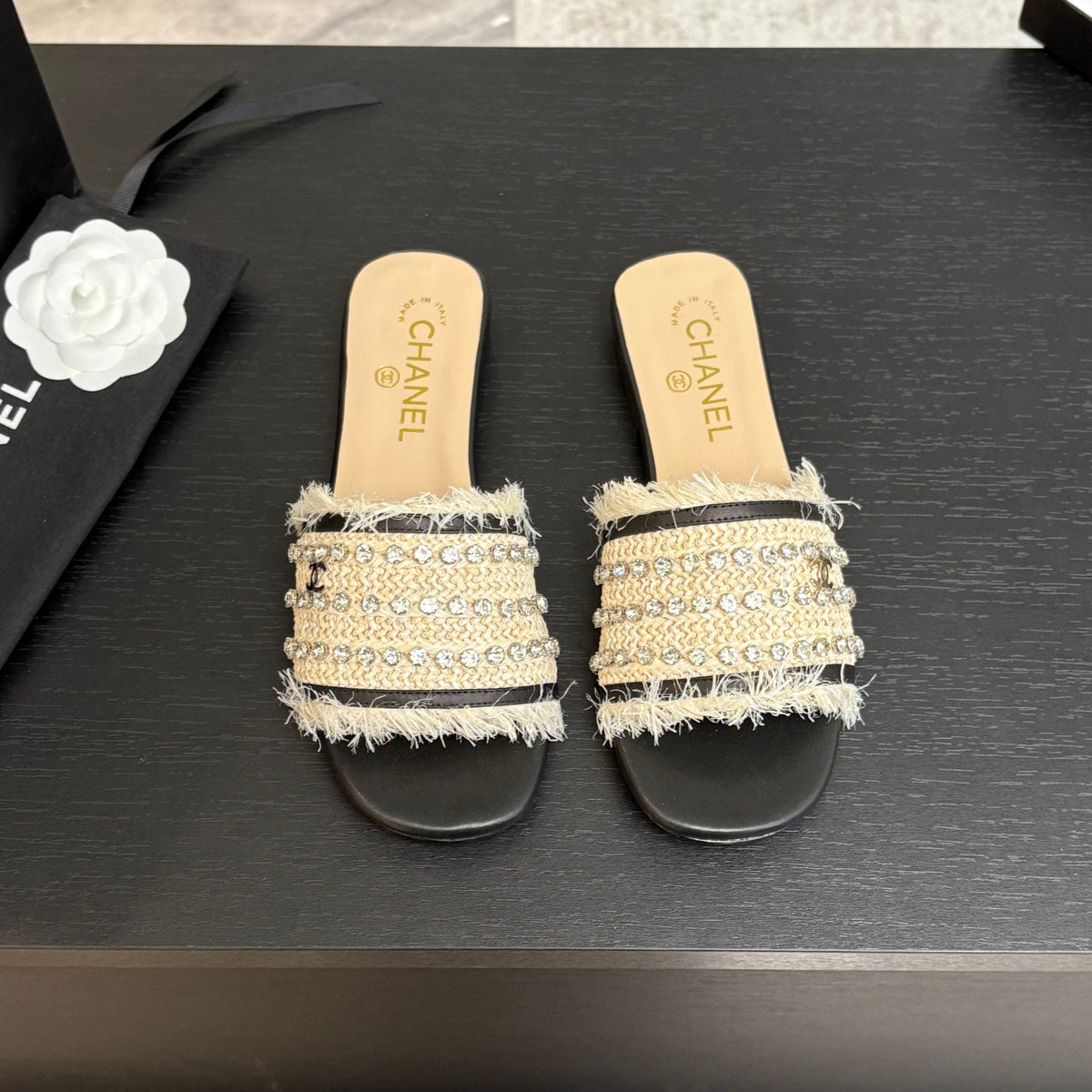 FLAT SANDALS BEIGE AND BLACK WITH CRYSTALS
