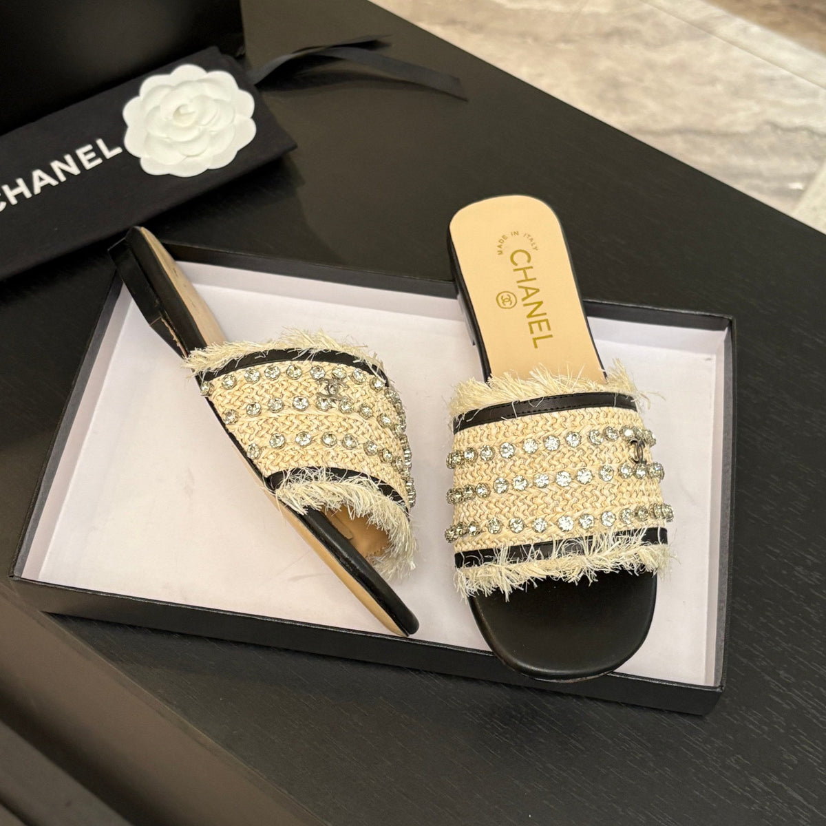 FLAT SANDALS BEIGE AND BLACK WITH CRYSTALS