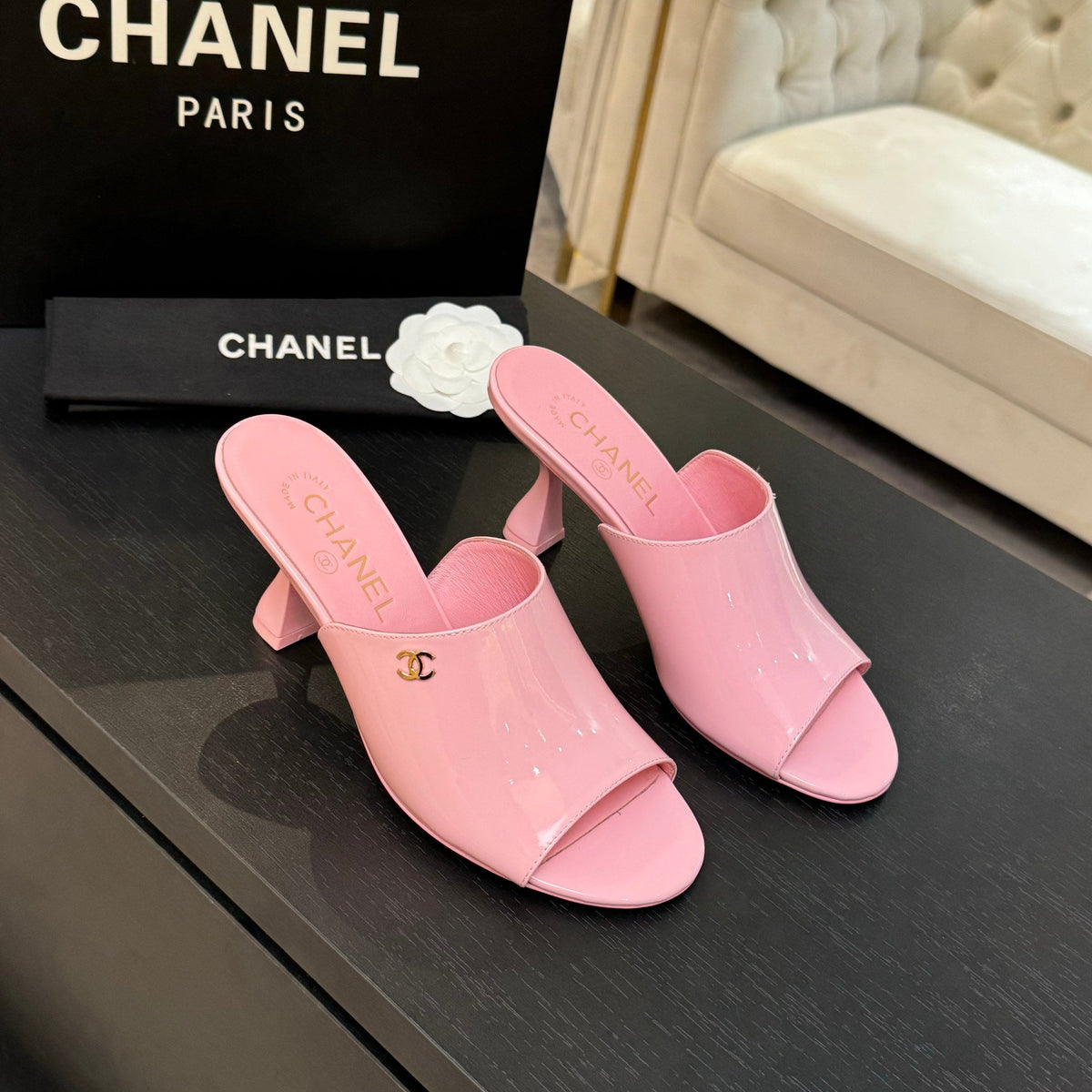 PEEP TOE MULE 85MM IN PINK PATENT CALFSKIN