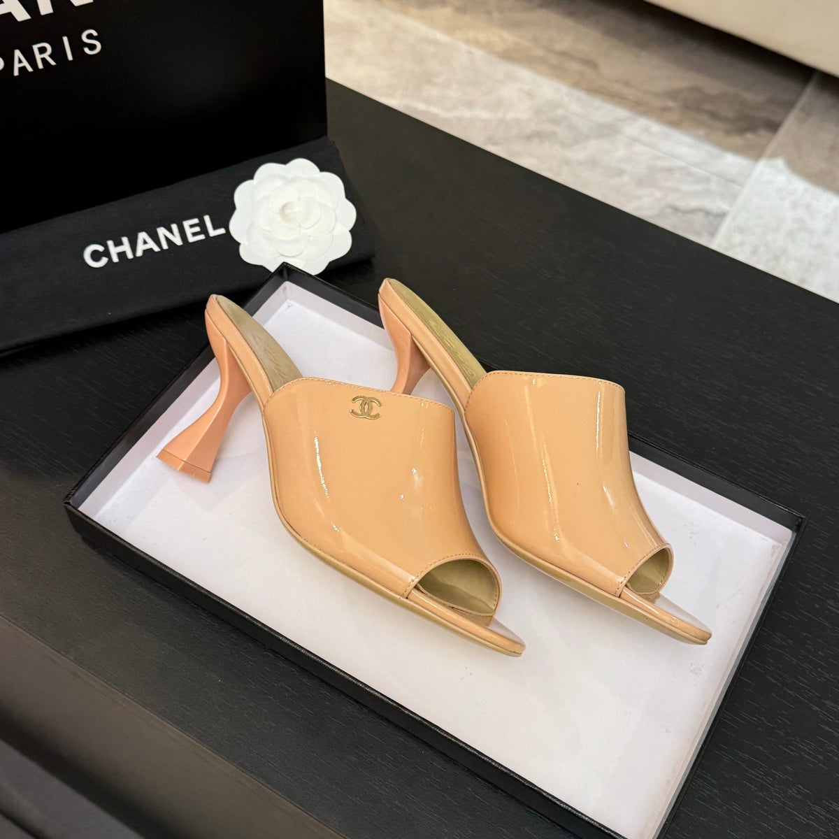 PEEP TOE MULE 85MM IN APRICOT ORANGE PATENT CALFSKIN