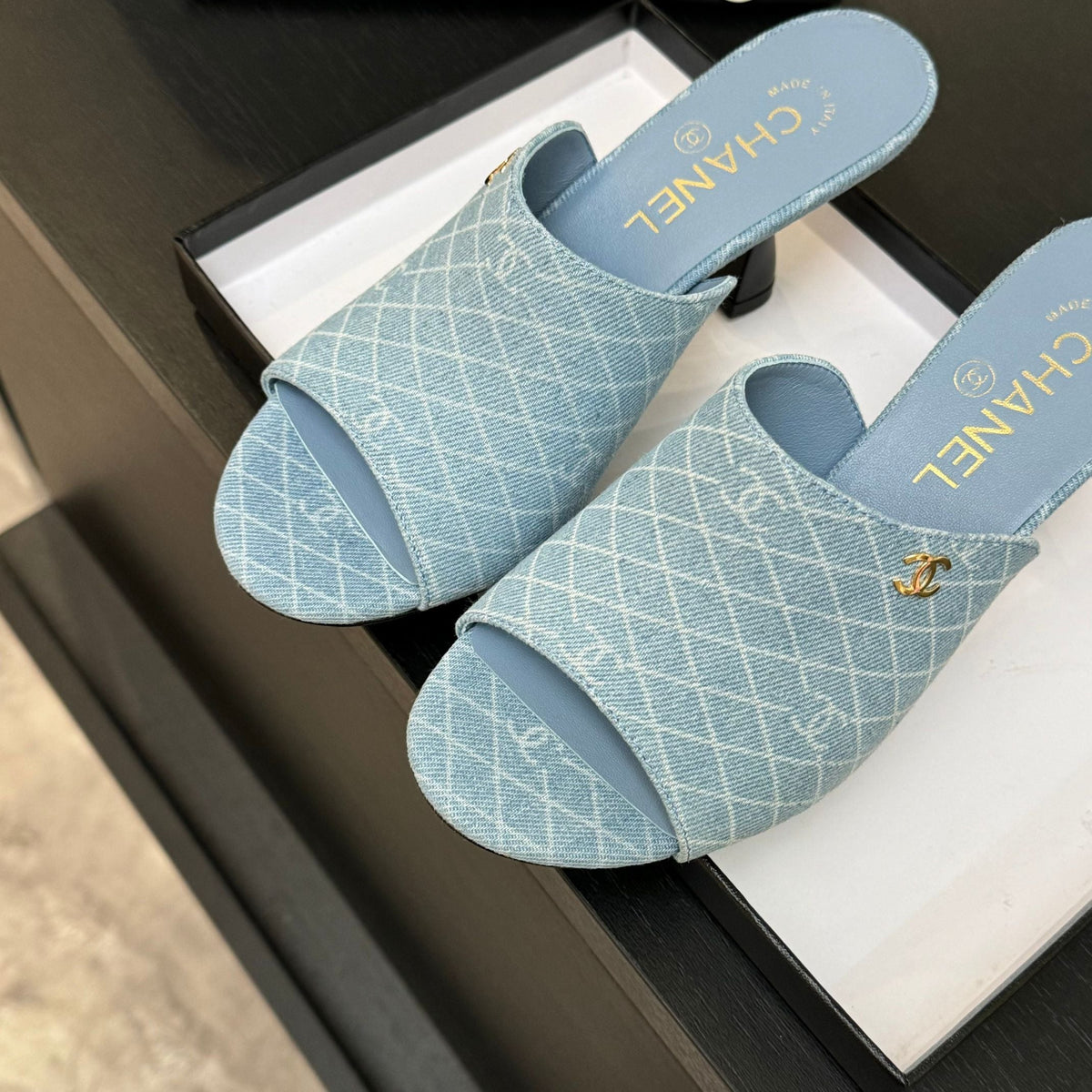 PEEP TOE MULE 85MM IN SKY BLUE DENIM CHECKERED AND LOGO