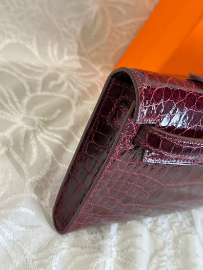 KELLY CUT 31 IN SANGRIA PURPLE SHINNY ALLIGATOR LEATHER WITH SILVER HARDWARE