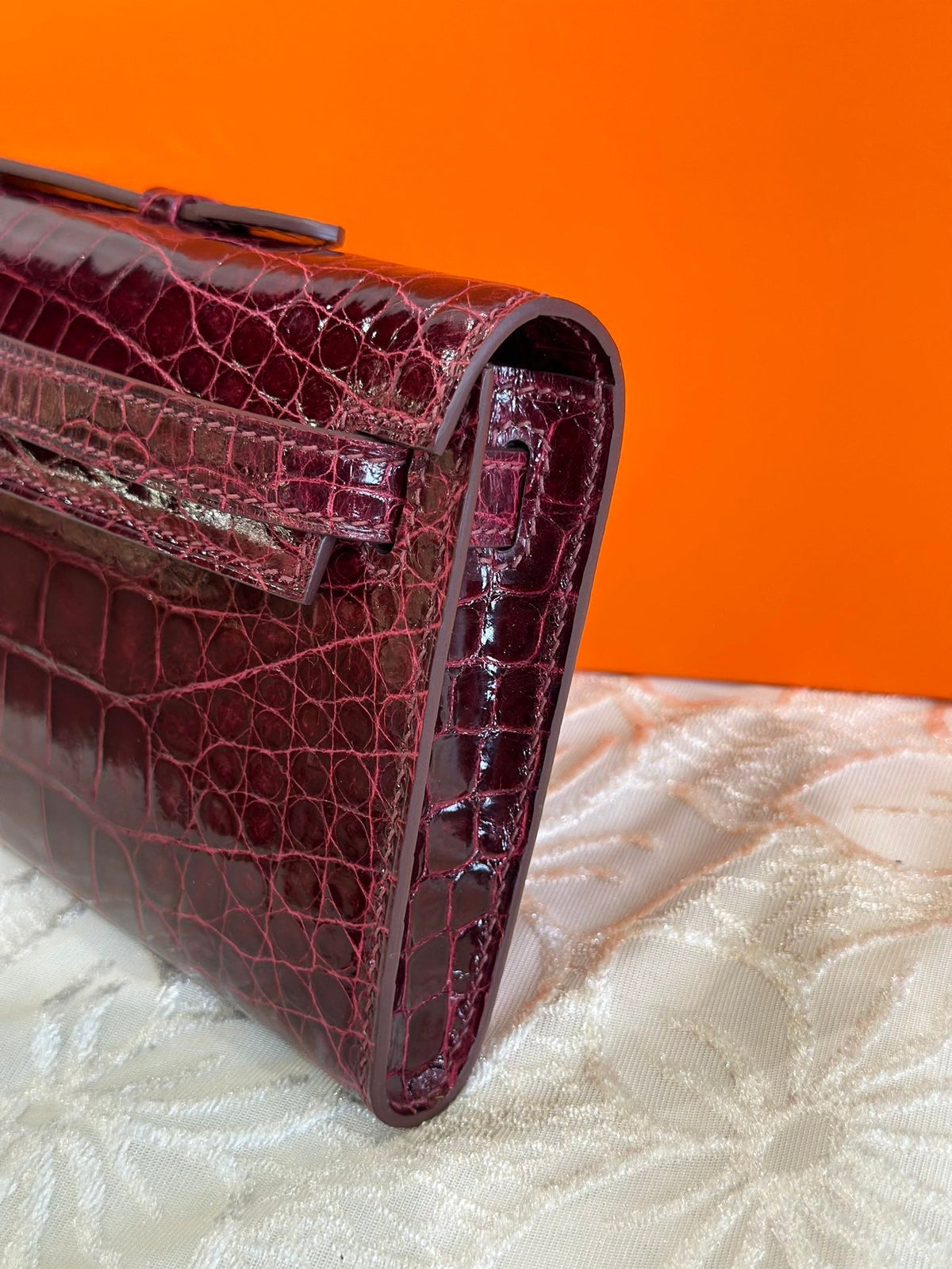KELLY CUT 31 IN SANGRIA PURPLE SHINNY ALLIGATOR LEATHER WITH SILVER HARDWARE