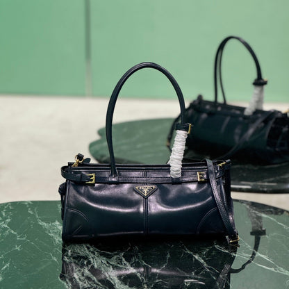 HANDBAG 32 IN BLACK SOFT SMOOTH LAMBSKIN