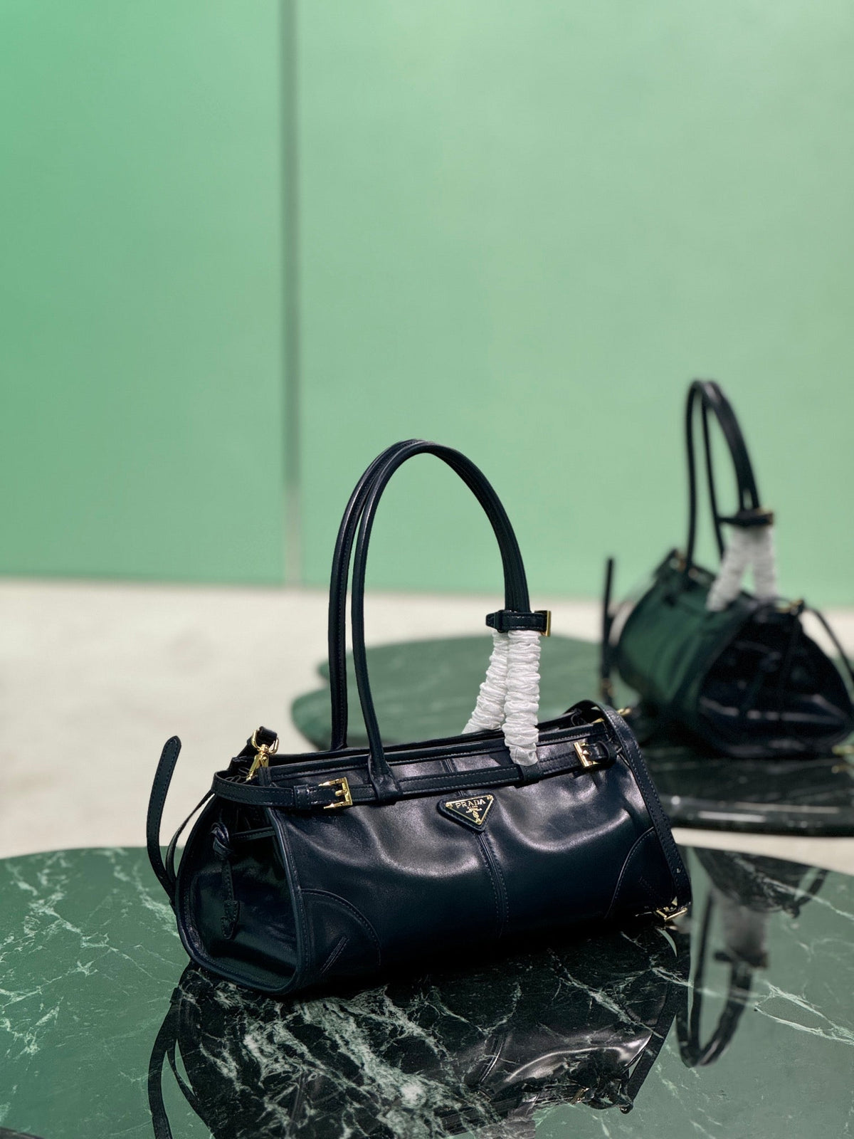 HANDBAG 32 IN BLACK SOFT SMOOTH LAMBSKIN