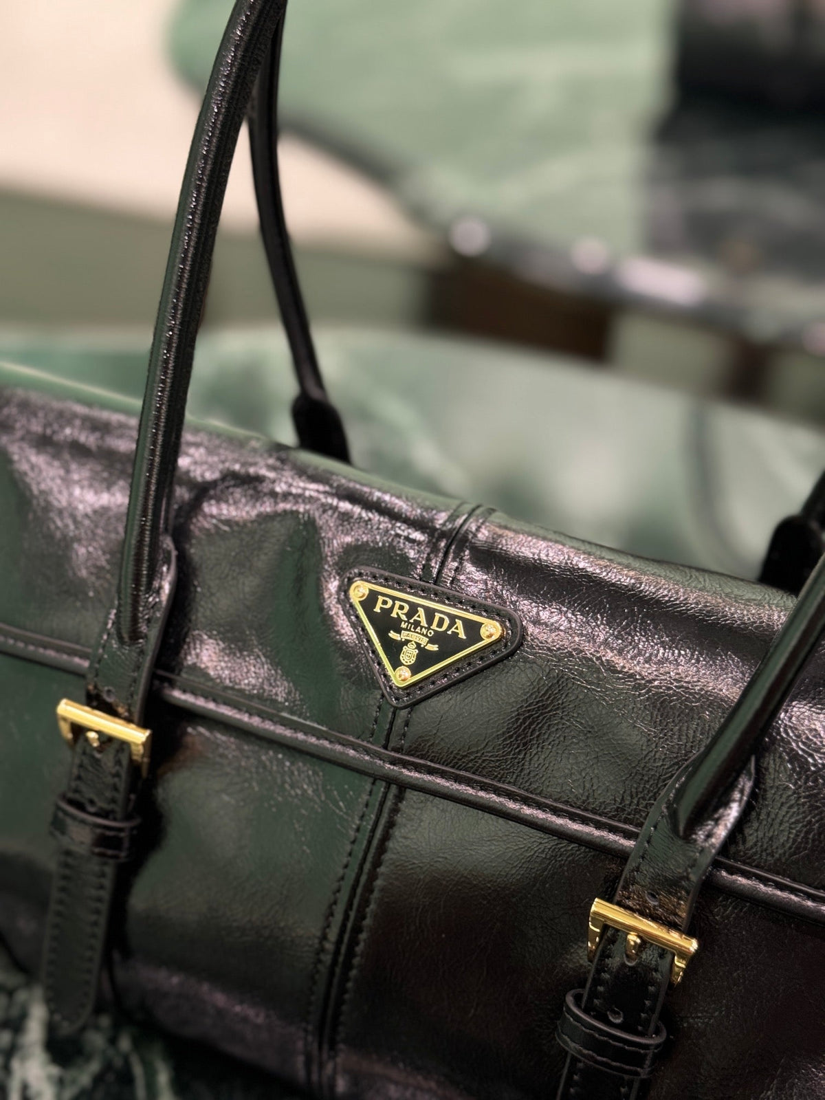 HANDBAG 31 IN BLACK OIL WAX LAMBSKIN