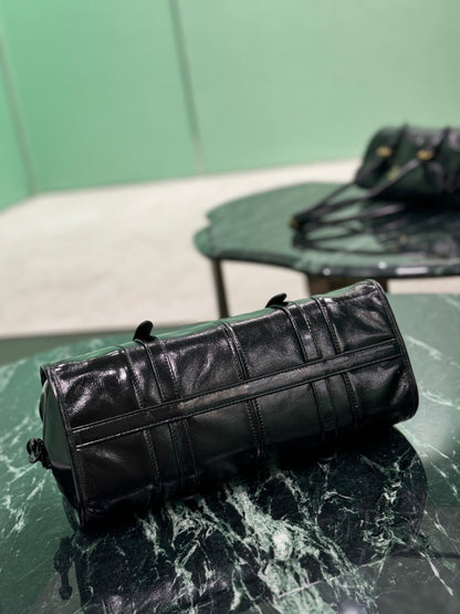 HANDBAG 31 IN BLACK OIL WAX LAMBSKIN