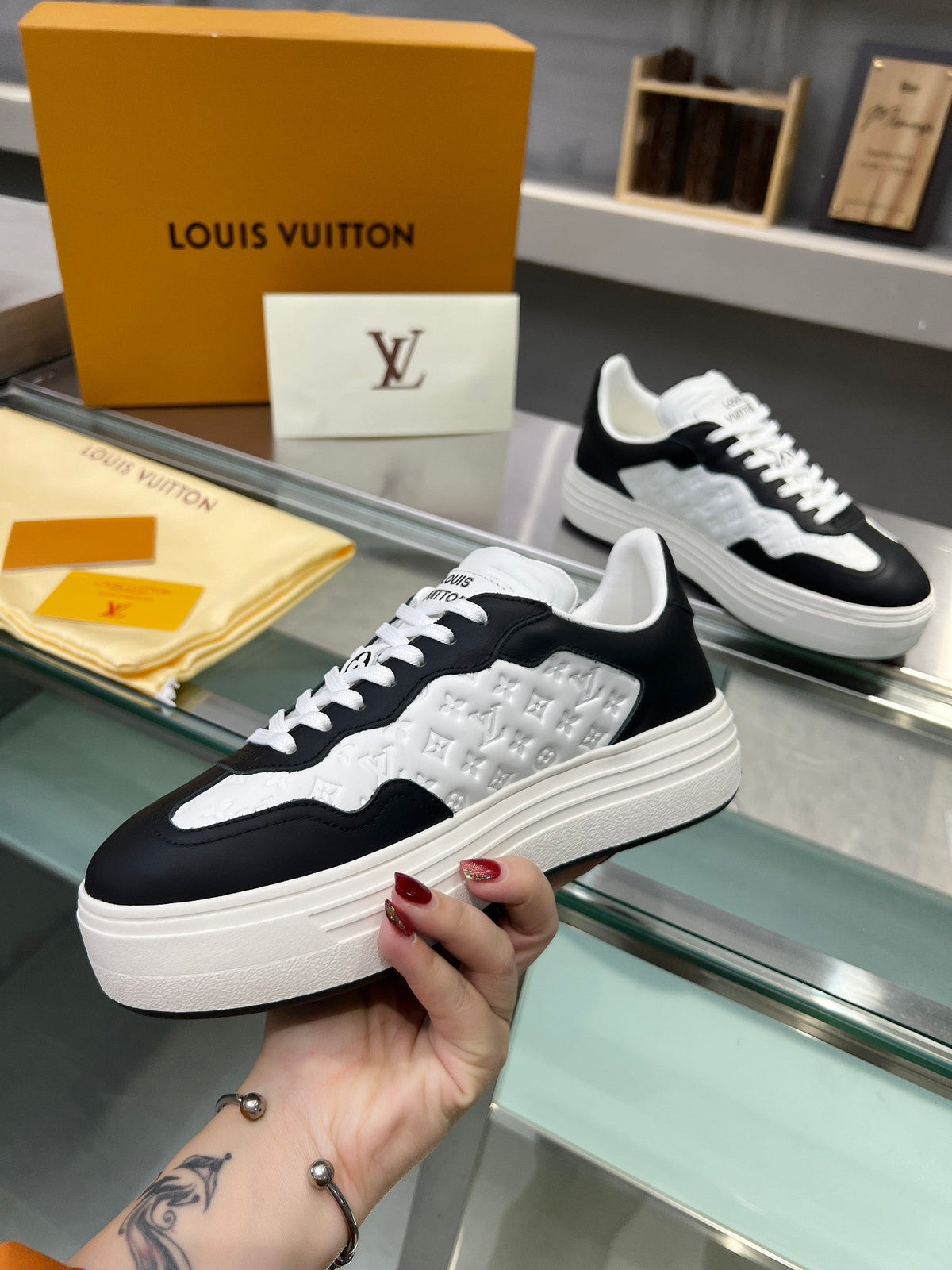 LV WOMEN GROOVY PLATFORM IN WHITE MIX BLACK EMBOSSED CALFSKIN