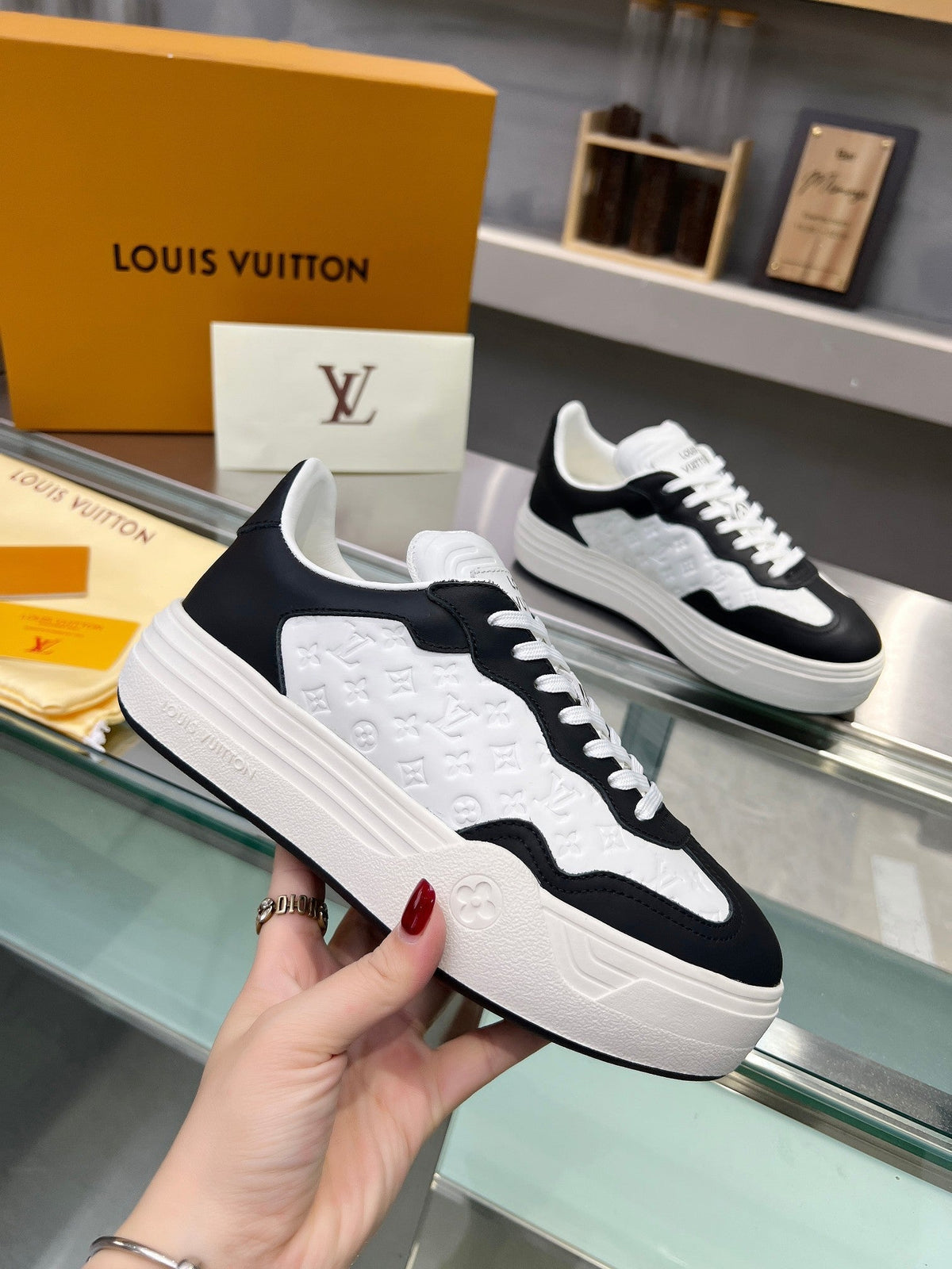 LV WOMEN GROOVY PLATFORM IN WHITE MIX BLACK EMBOSSED CALFSKIN