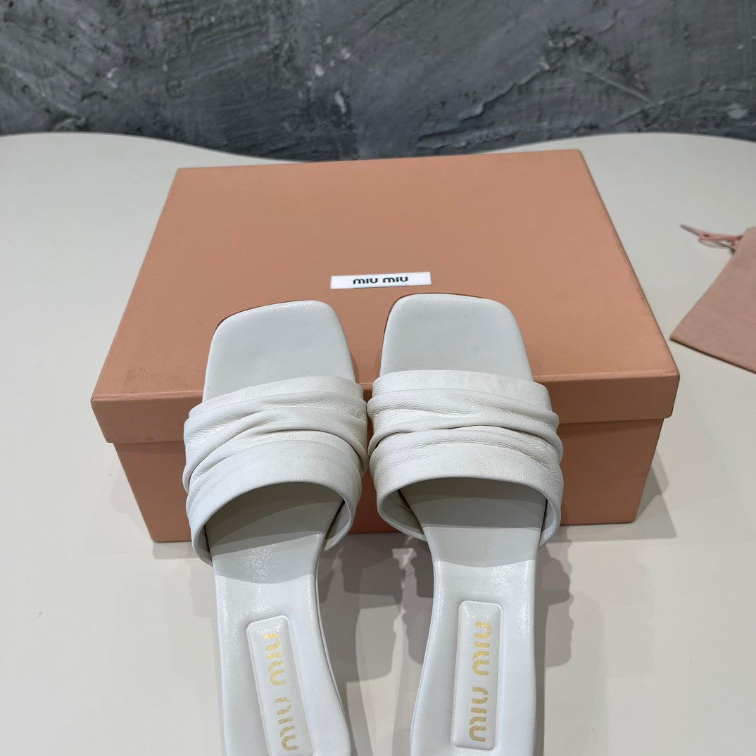 HIGH - HEEL WHITE SHEEPSKIN WITH STYLIZED STRAPS