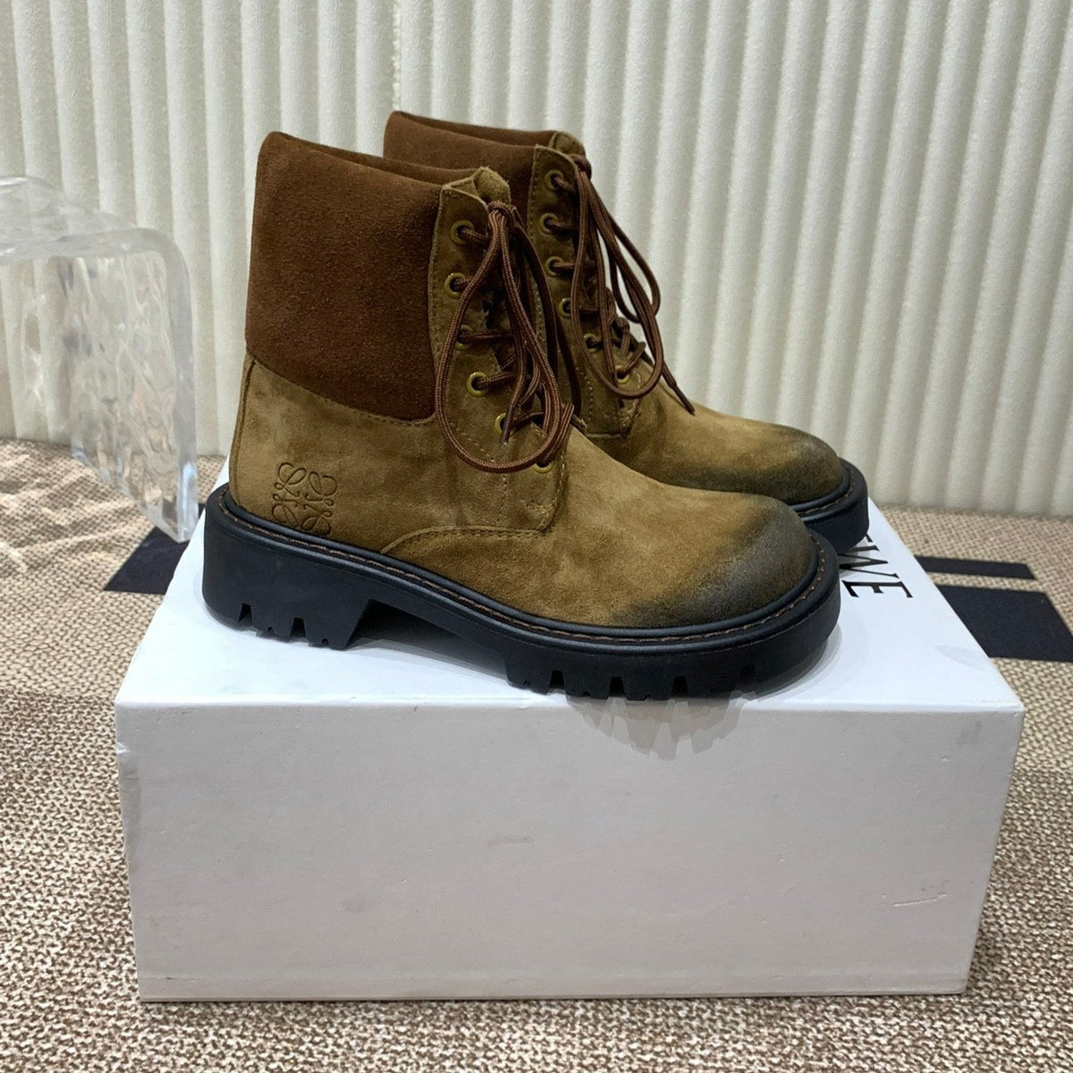 LW SIERRA COMBAT BOOT AMBER AND BLACK SUEDE