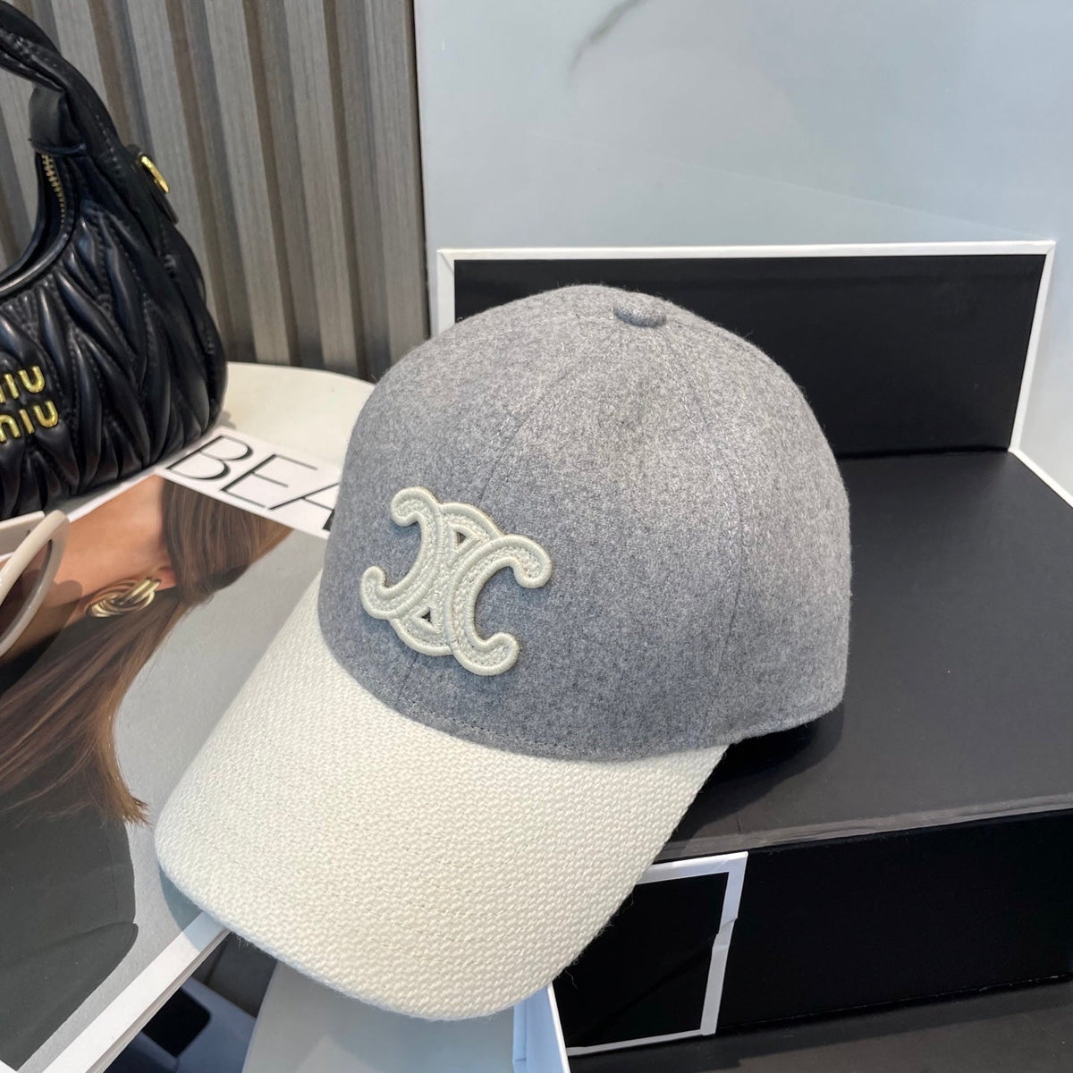 BASEBALL CAP MODEL 652410 IN WHITE AND GRAY FELTED FABRIC
