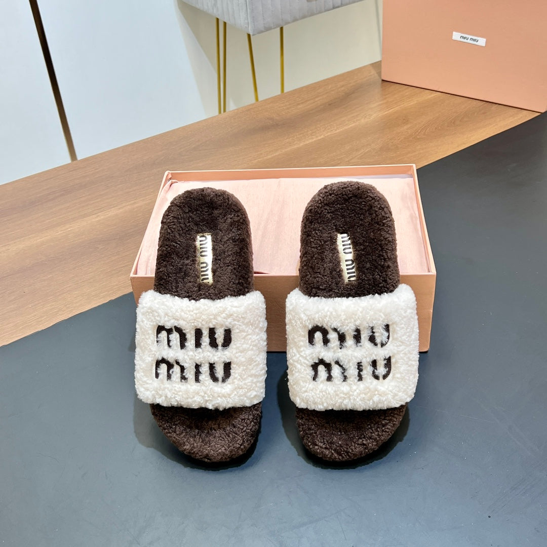 WOOL SLIPPER WHITE AND CHOCOLATE