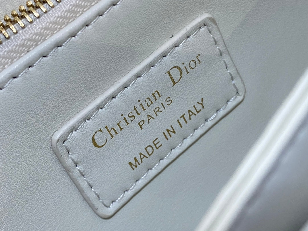 MINI BAG 24 IN WHITE CREAM PATENT CANNAGE CALFSKIN
