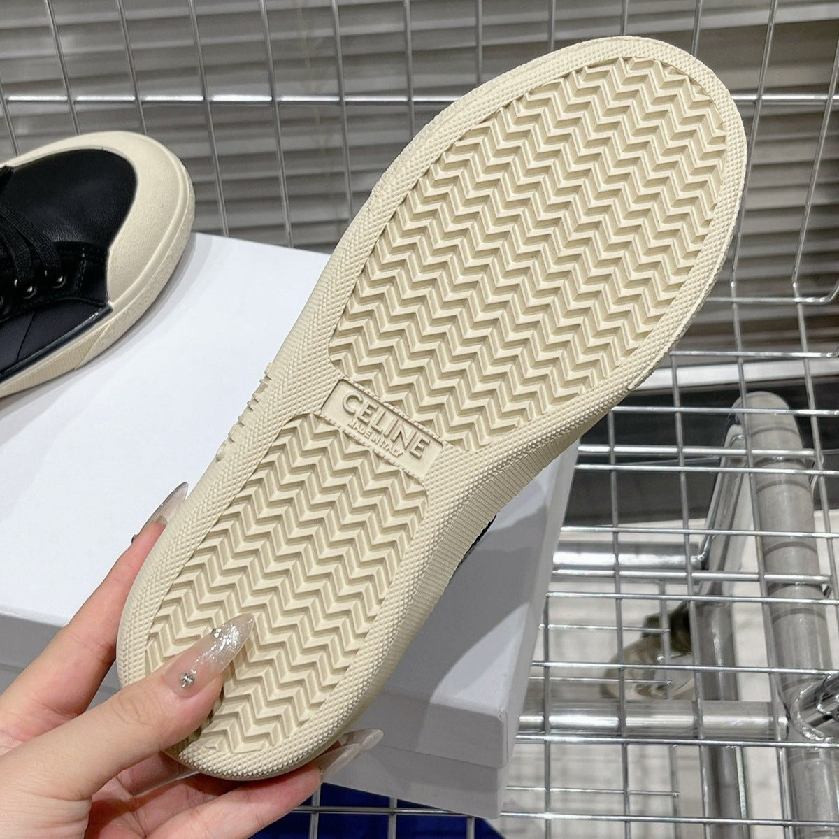 MID LOW LACE-UP ALAN SNEAKERS WITH TRIOMPHE PATCH IN CALFSKIN BLACK