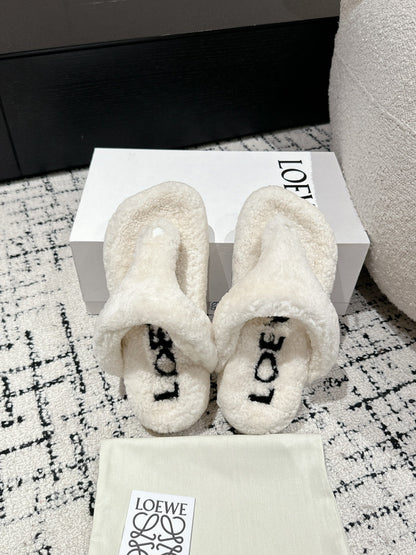 LW SHEARLING THONG SLIPPER IN WHITE