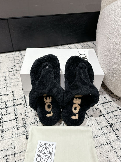 LW SHEARLING THONG SLIPPER IN BLACK