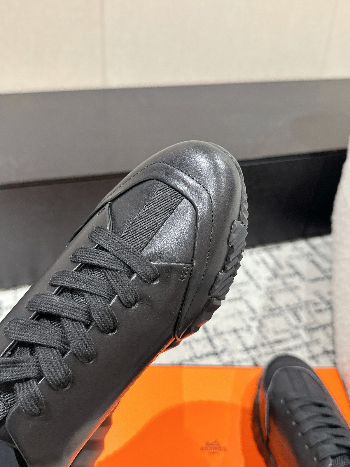 BOUNCING SNEAKER IN FULL BLACK CALFSKIN