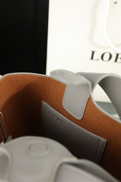 LOE MINI 19 PEBBLE BUCKET IN GRAY STEEL MELLOW CALFSKIN