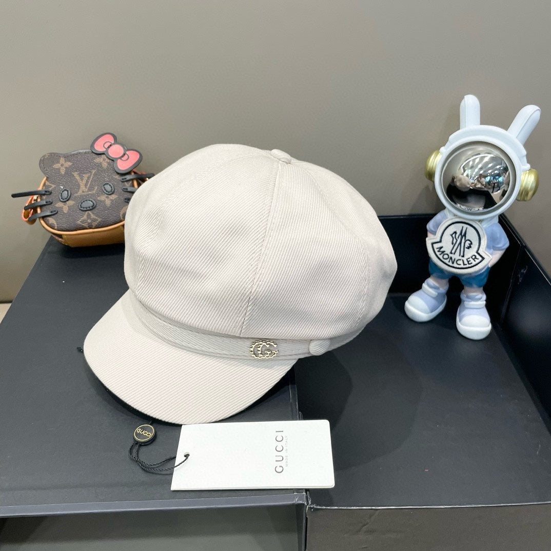 BAKER BOY CAP IN WHITE FABRIC 400797