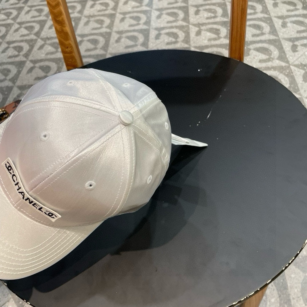 BASEBALL HAT IN PALE GRAY SILK SATIN 404863