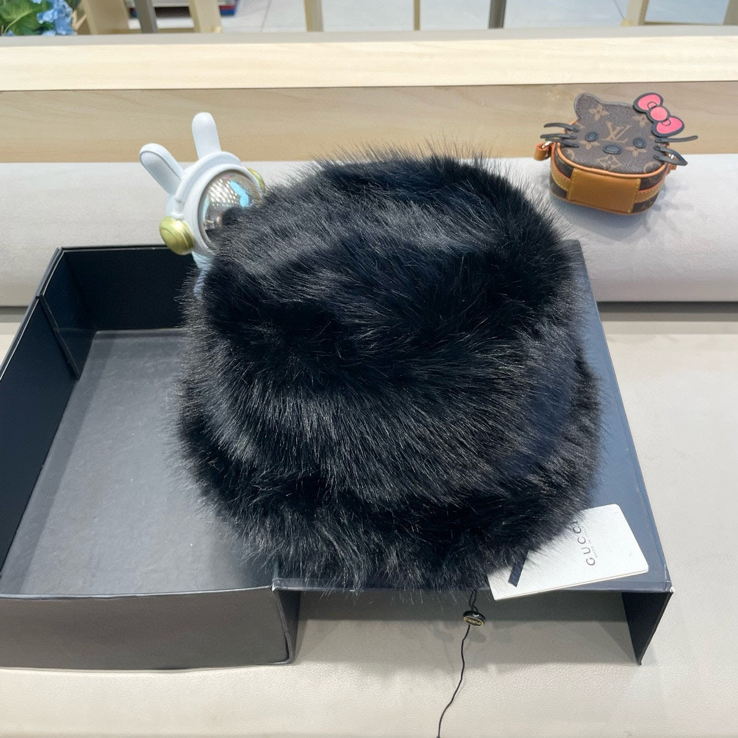BUCKET HAT IN BLACK FOX FUR 404752