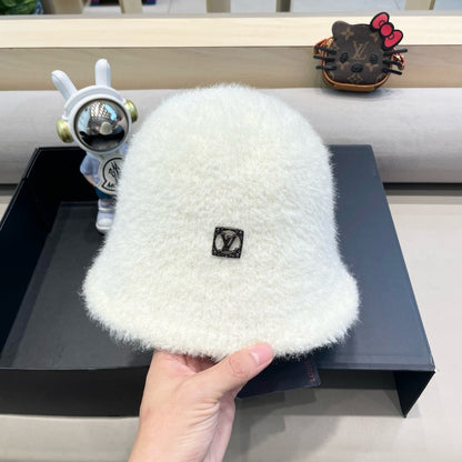BUCKET HAT IN WHITE RABBIT FUR 404834