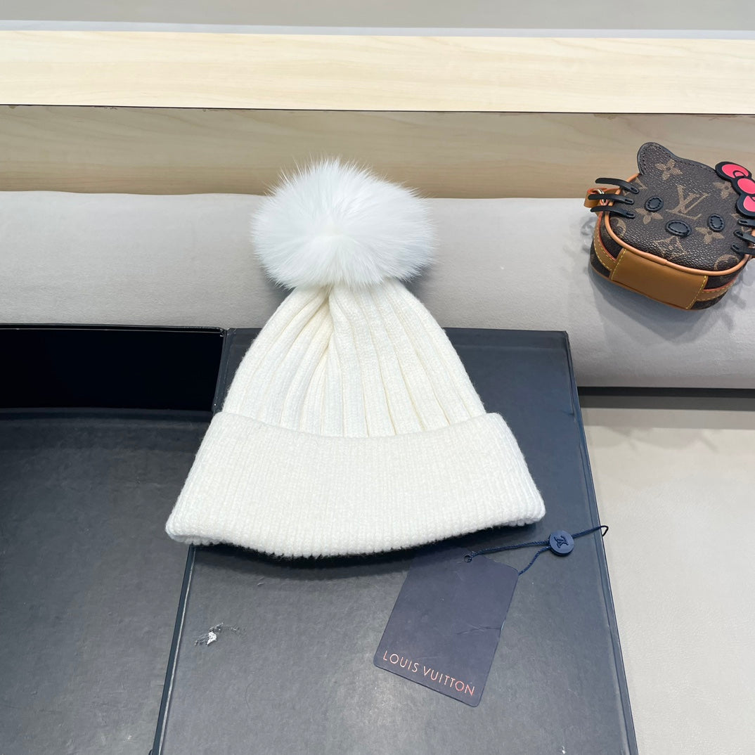 KNITTED BEANIE HAT IN WHITE WOOL AND FOX FUR 409790