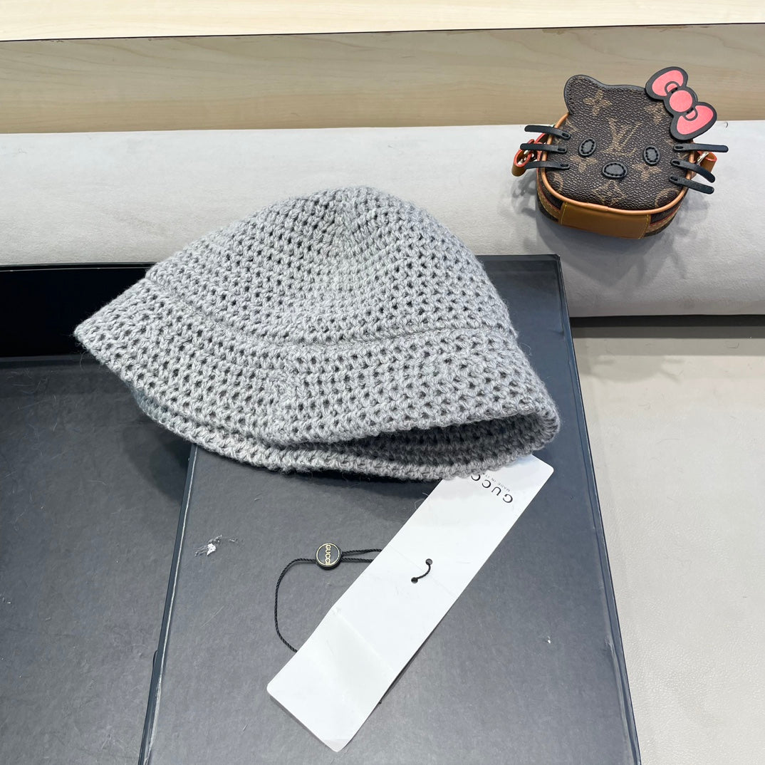 KNITTED BUCKET HAT IN STEEL GRAY WOOL 413396