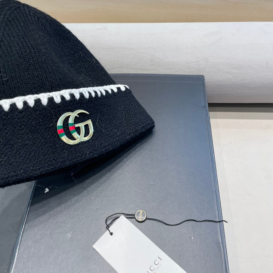 BEANIE HAT IN BLACK WOOL 416413