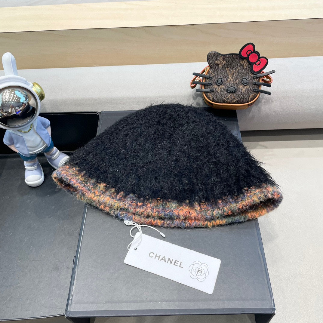 BUCKET HAT IN BLACK LAMB FUR 419466