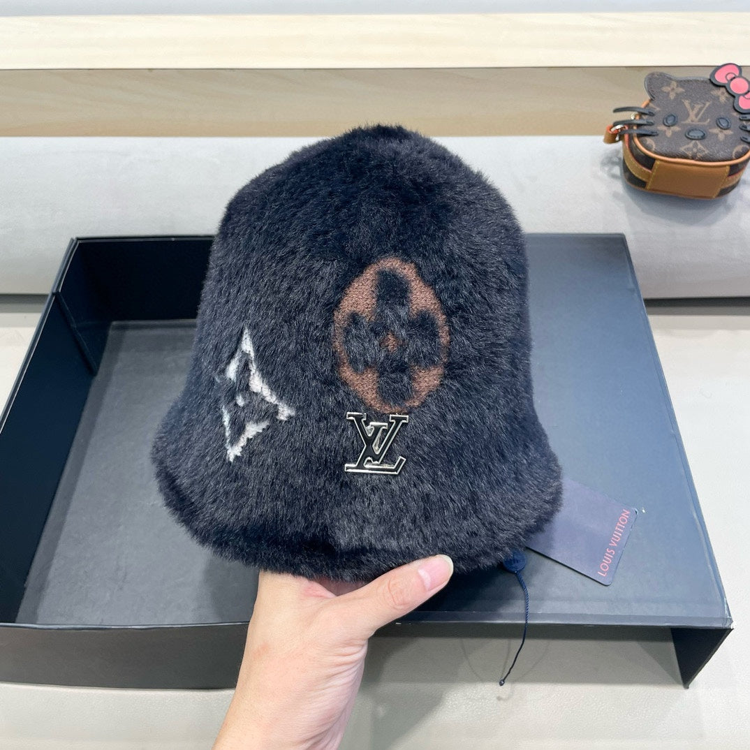 BUCKET HAT IN BLACK RABBIT FUR 421260