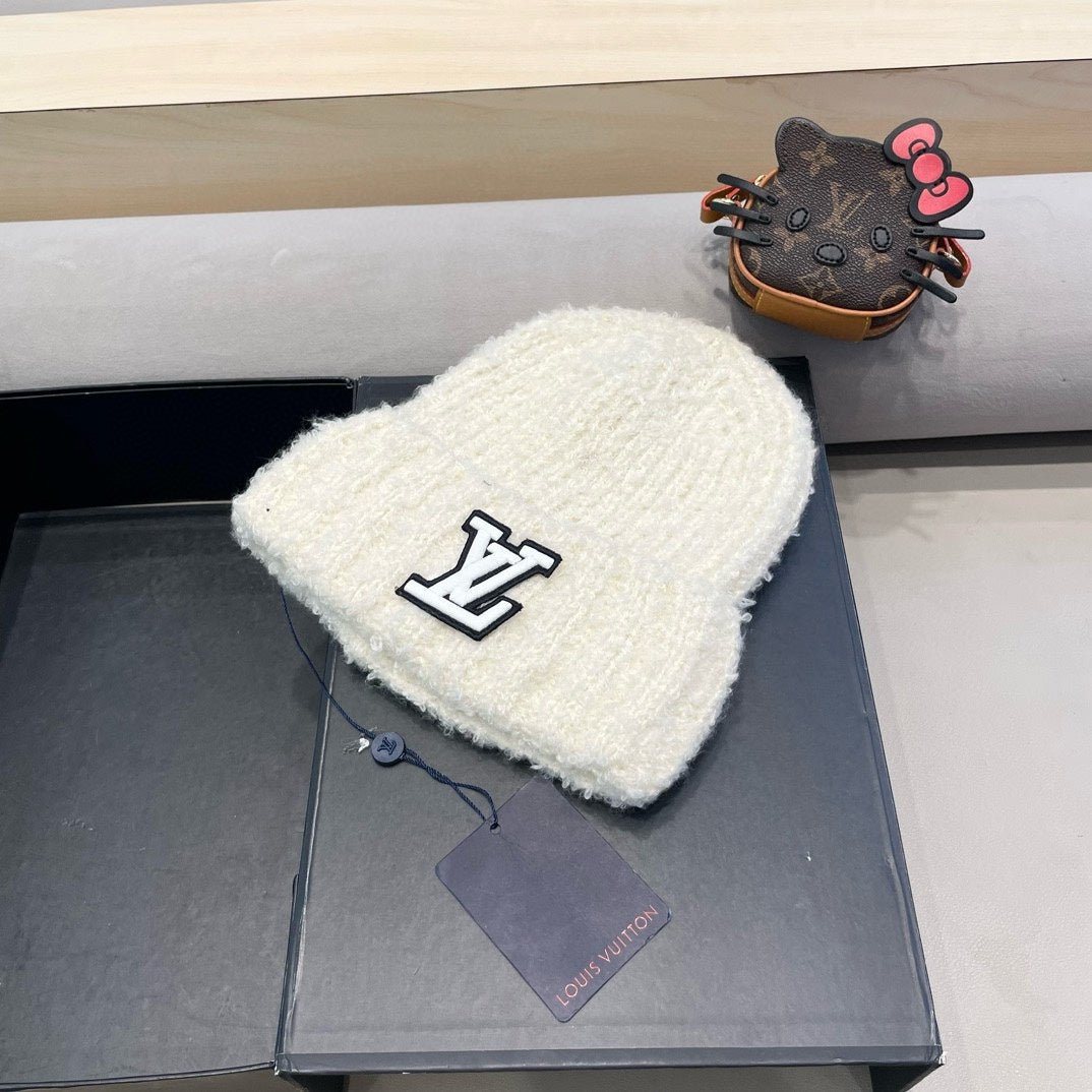 KNITTED BEANIE HAT IN WHITE WOOL 421265