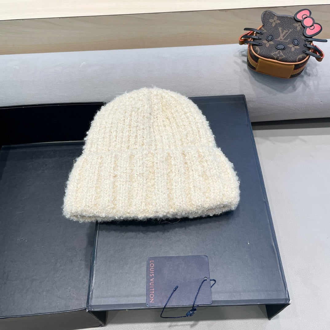 KNITTED BEANIE HAT IN LIGHT BEIGE WOOL 421267