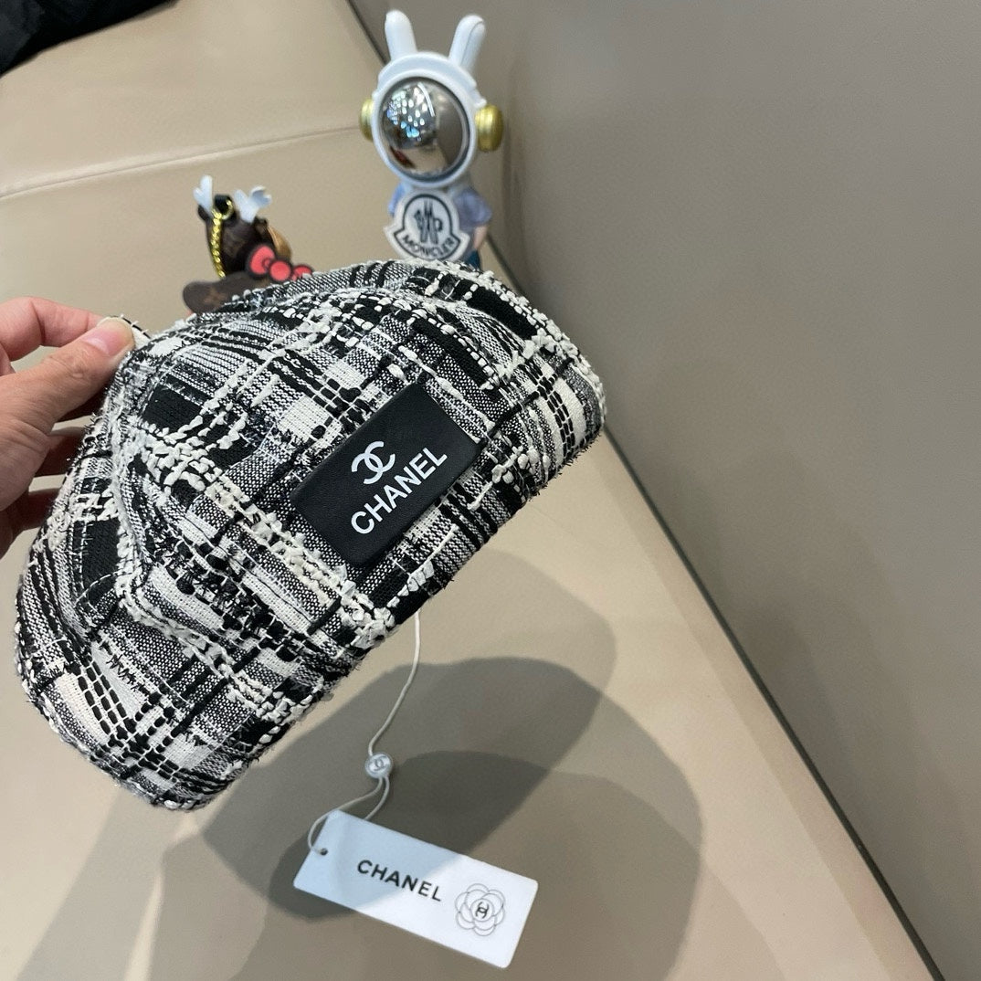 BERET HAT IN BLACK MIX WHITE WOOL TWEED 422552