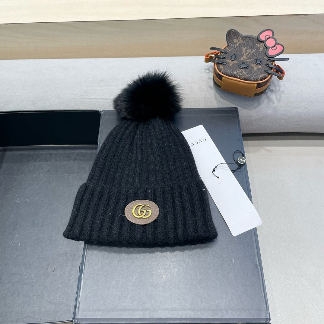BEANIE HAT IN BLACK WOOL 422454