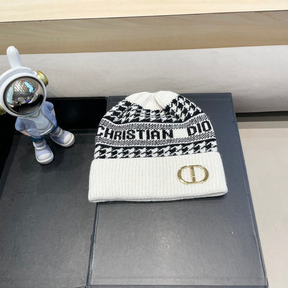 KNITTED BEANIE HAT IN WHITE MIX BLACK CASHMERE WOOL 422479