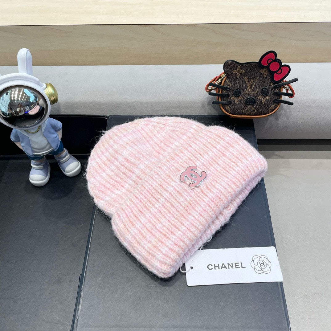 STRIPED KNITTED HAT IN LIGHT PINK WOOL 424515