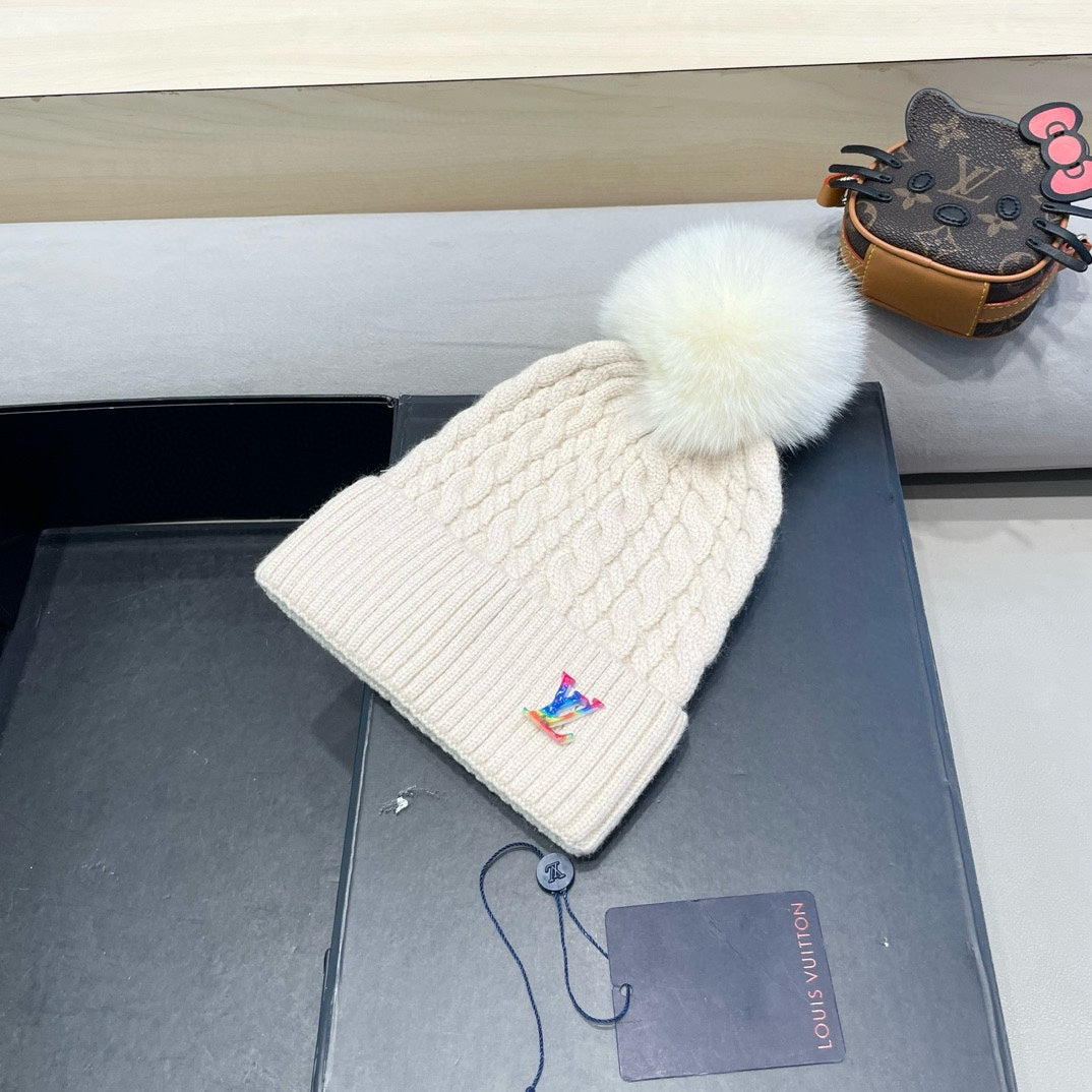 KNITTED BEANIE HAT IN BEIGE WOOL 426214