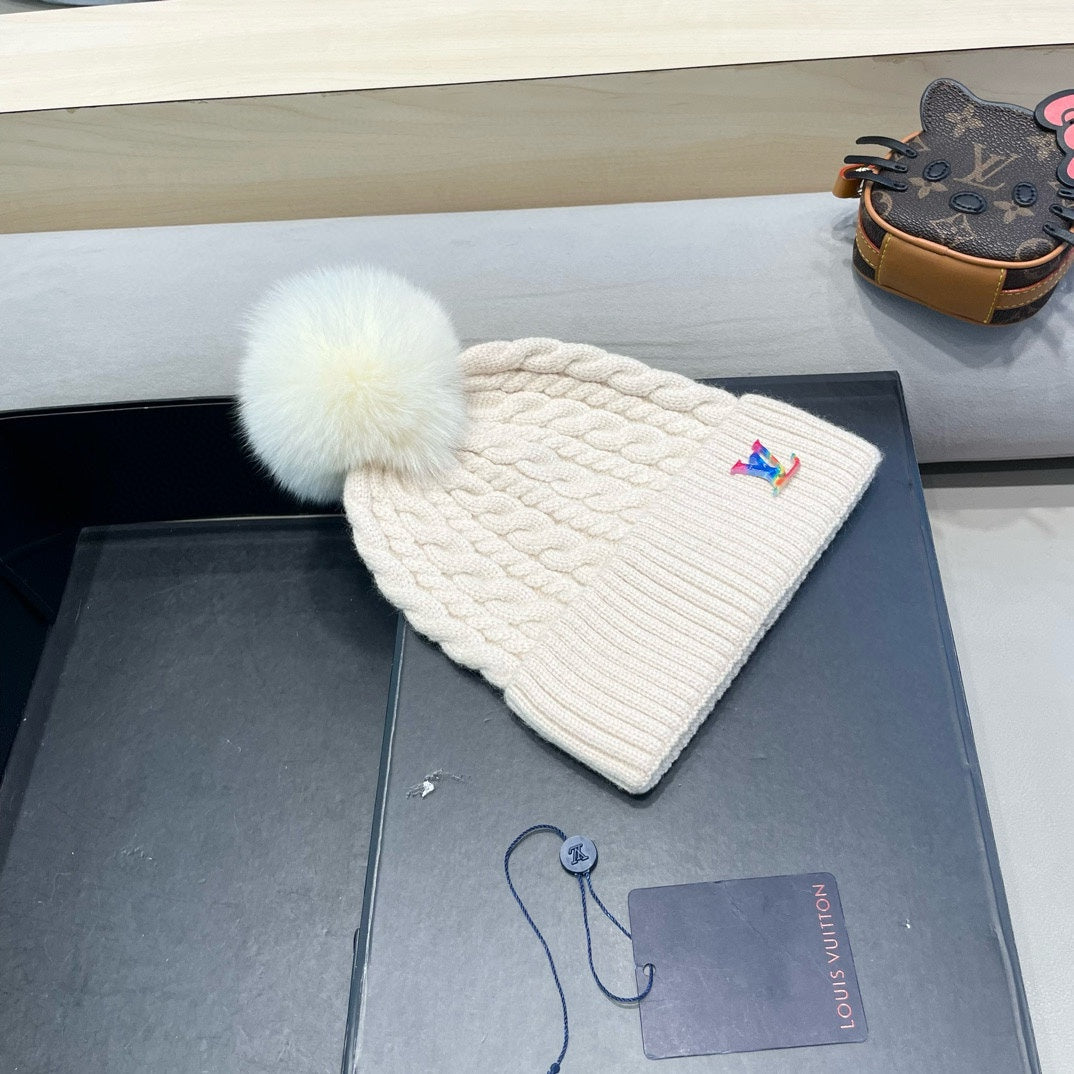 KNITTED BEANIE HAT IN BEIGE WOOL 426214