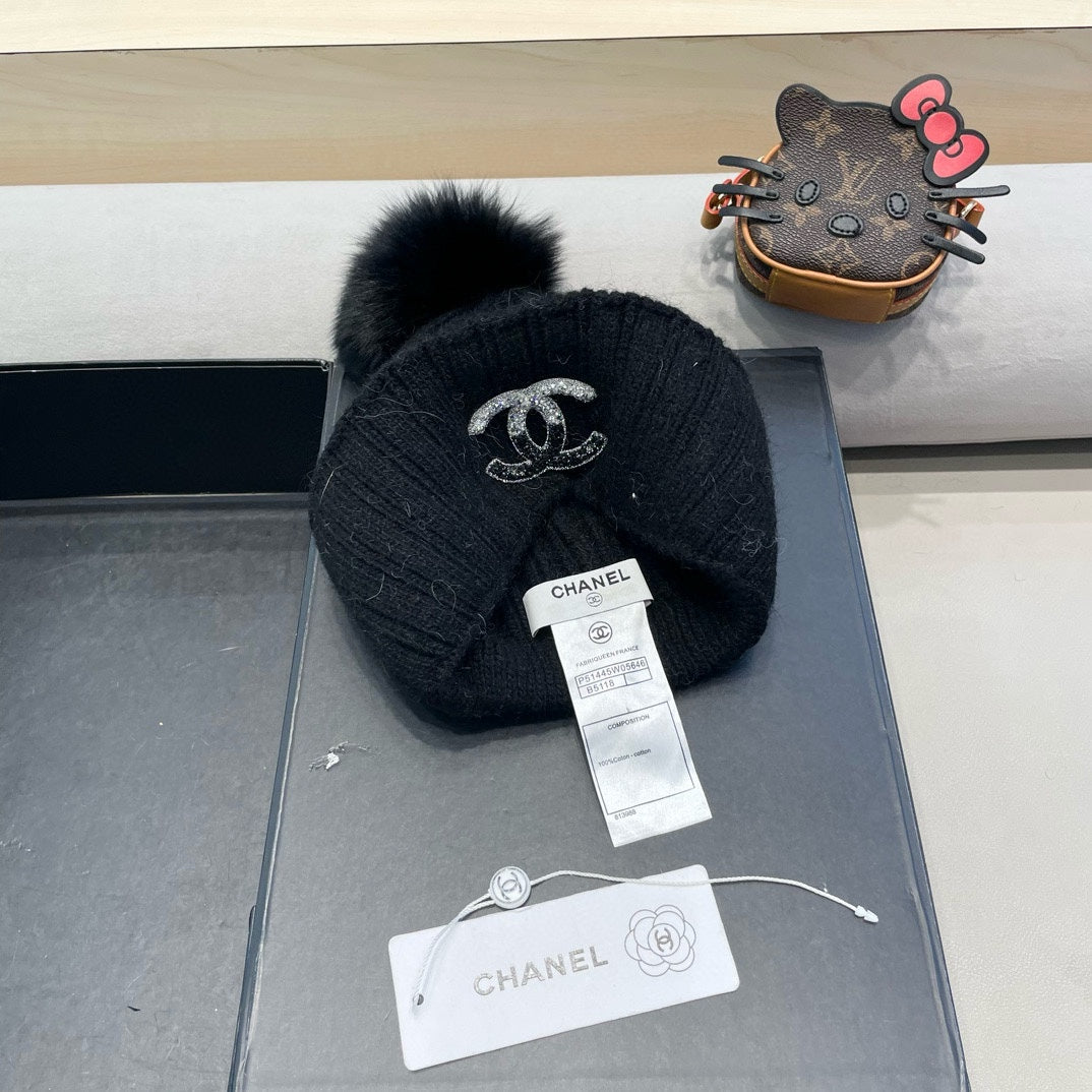 BEANIE HAT IN BLACK WOOL 426234