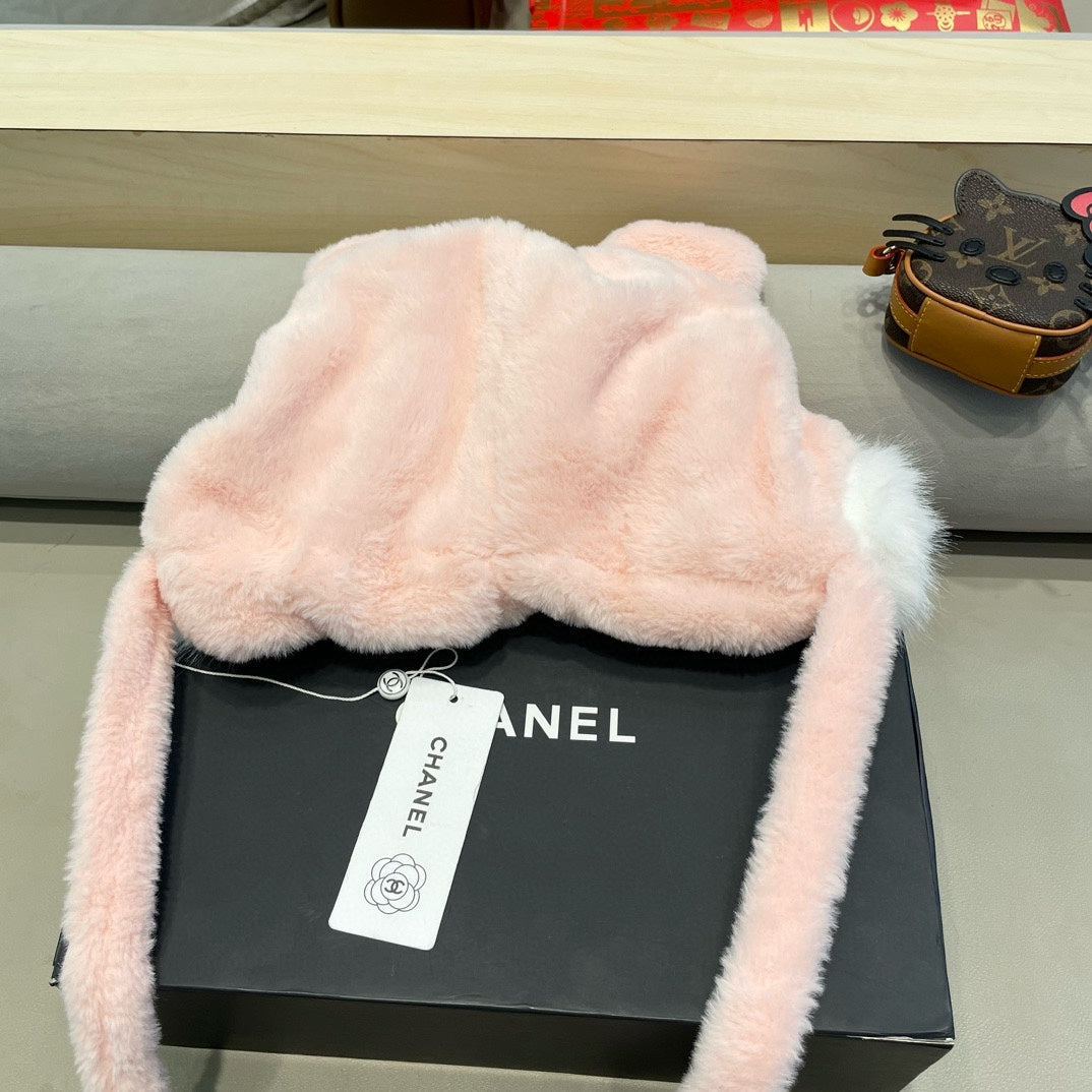 BEANIE HAT IN LIGHT PINK LAMB FUR 426239