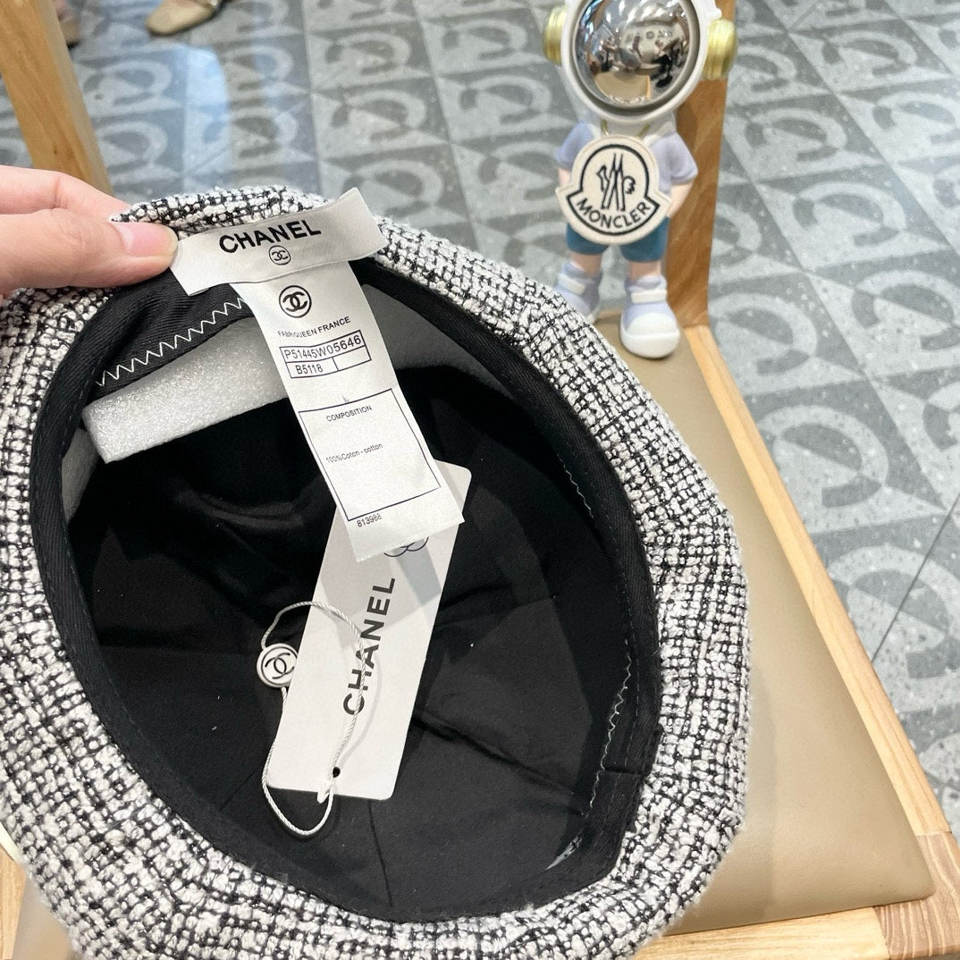 BERET HAT IN BLACK MIX WHITE WOOL TWEED 430011