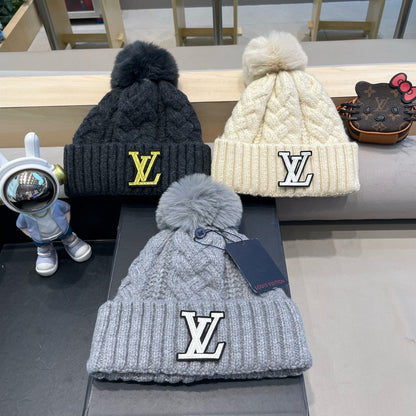 KNITTED BEANIE HAT IN GRAY WOOL AND LAMB FUR 430046